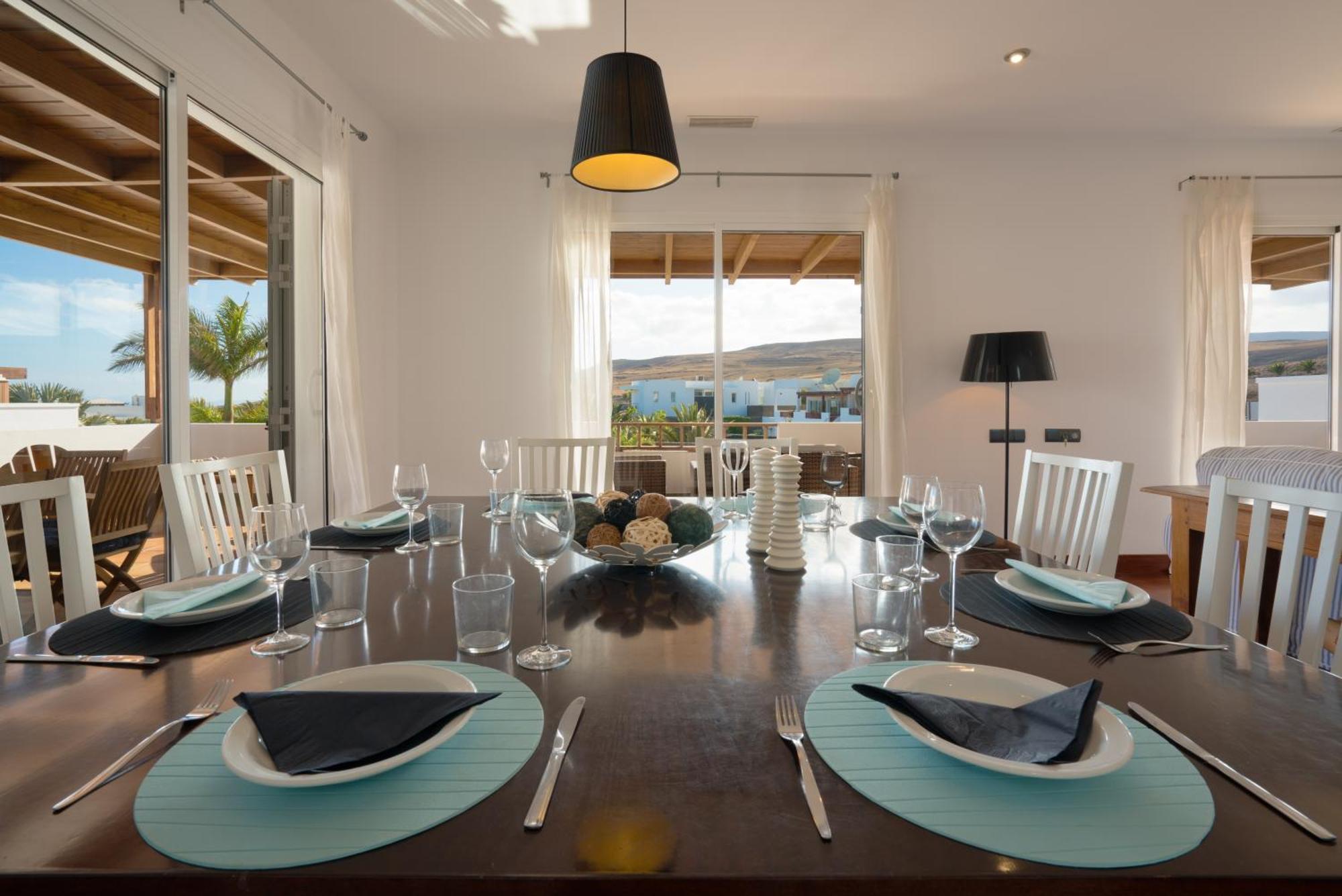 Villa Dedalos - A Luxury Large Villa With A Heated Pool In Puerto Calero Exterior photo