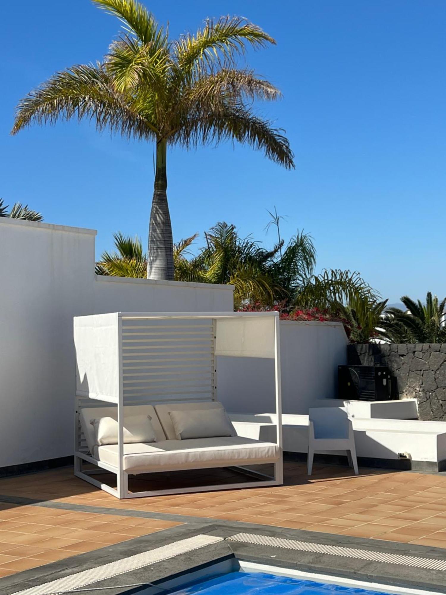 Villa Dedalos - A Luxury Large Villa With A Heated Pool In Puerto Calero Exterior photo