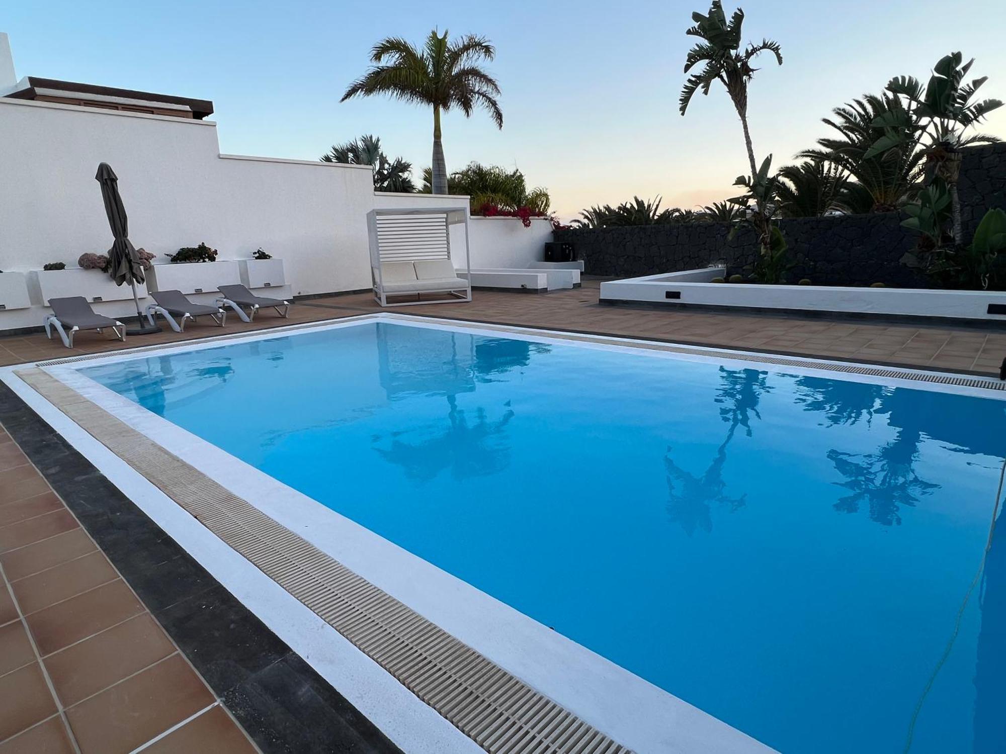 Villa Dedalos - A Luxury Large Villa With A Heated Pool In Puerto Calero Exterior photo