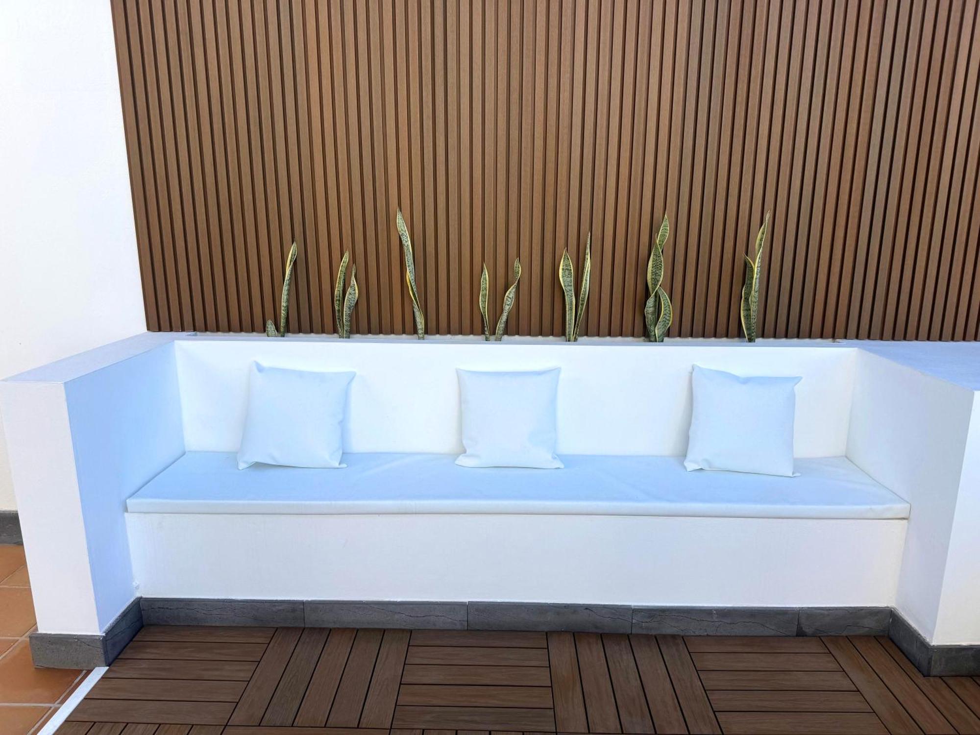 Villa Dedalos - A Luxury Large Villa With A Heated Pool In Puerto Calero Exterior photo