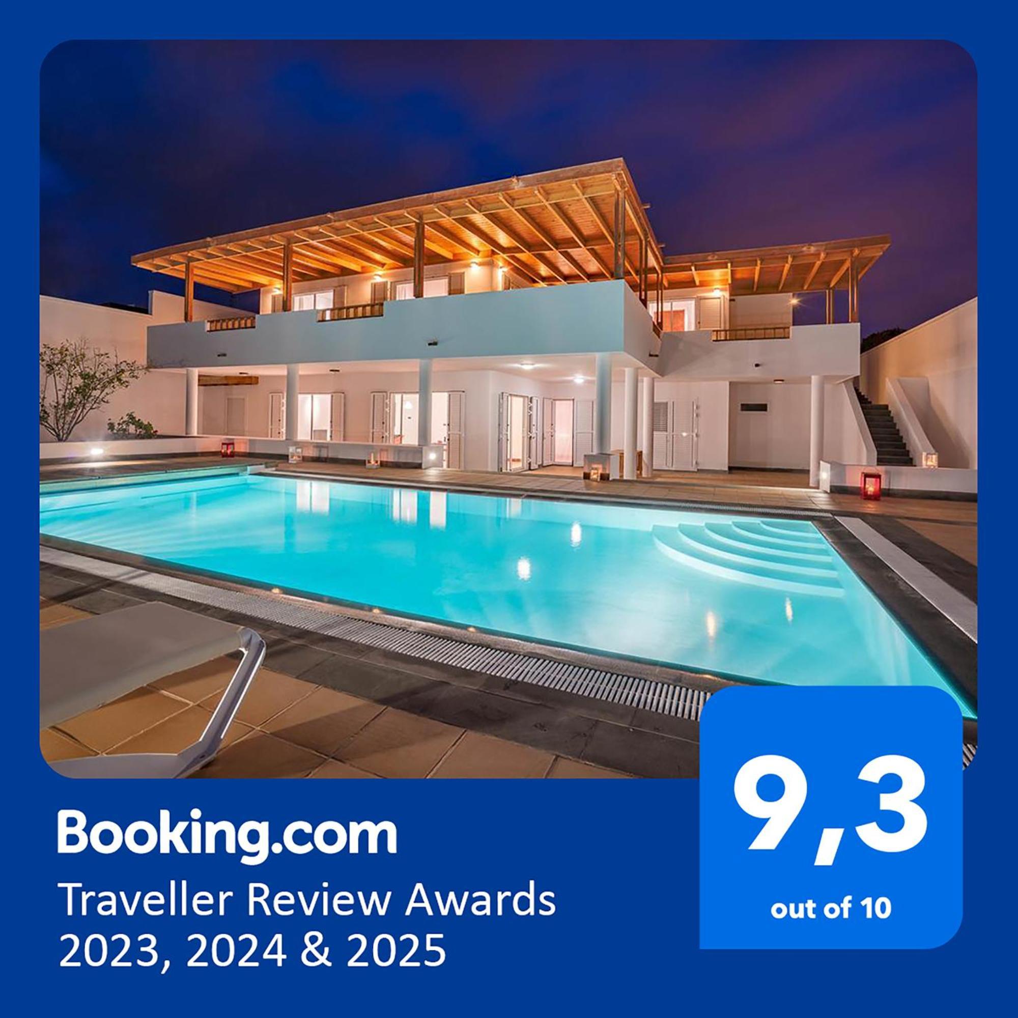 Villa Dedalos - A Luxury Large Villa With A Heated Pool In Puerto Calero Exterior photo