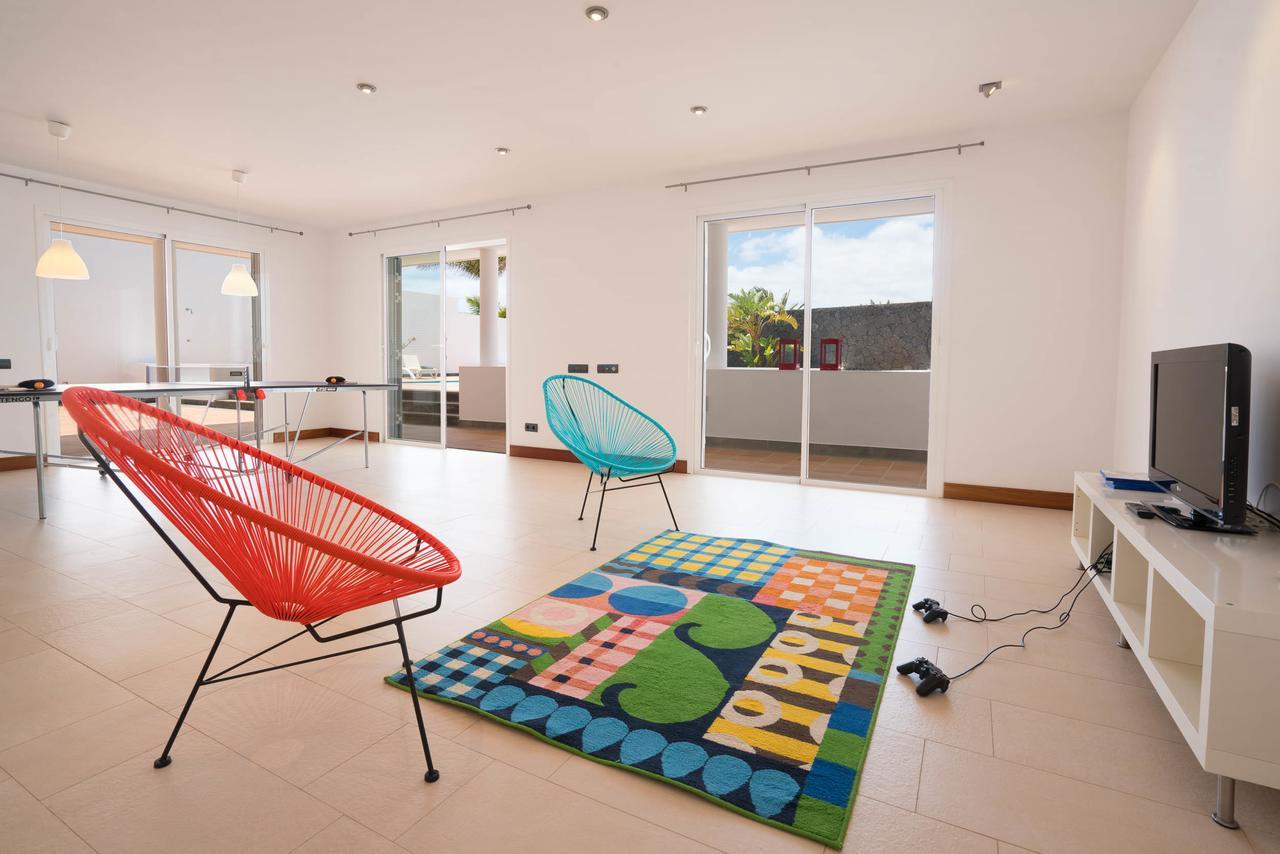 Villa Dedalos - A Luxury Large Villa With A Heated Pool In Puerto Calero Exterior photo