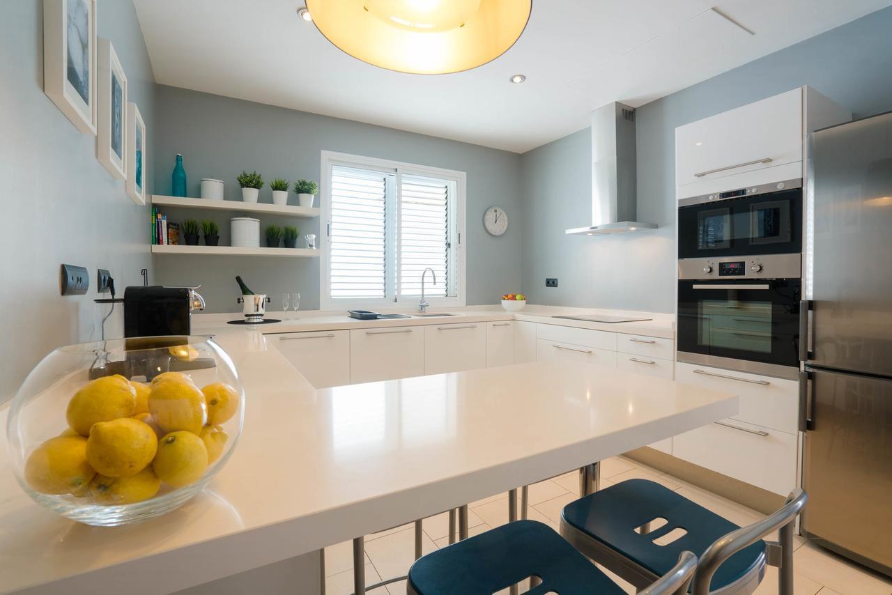 Villa Dedalos - A Luxury Large Villa With A Heated Pool In Puerto Calero Exterior photo