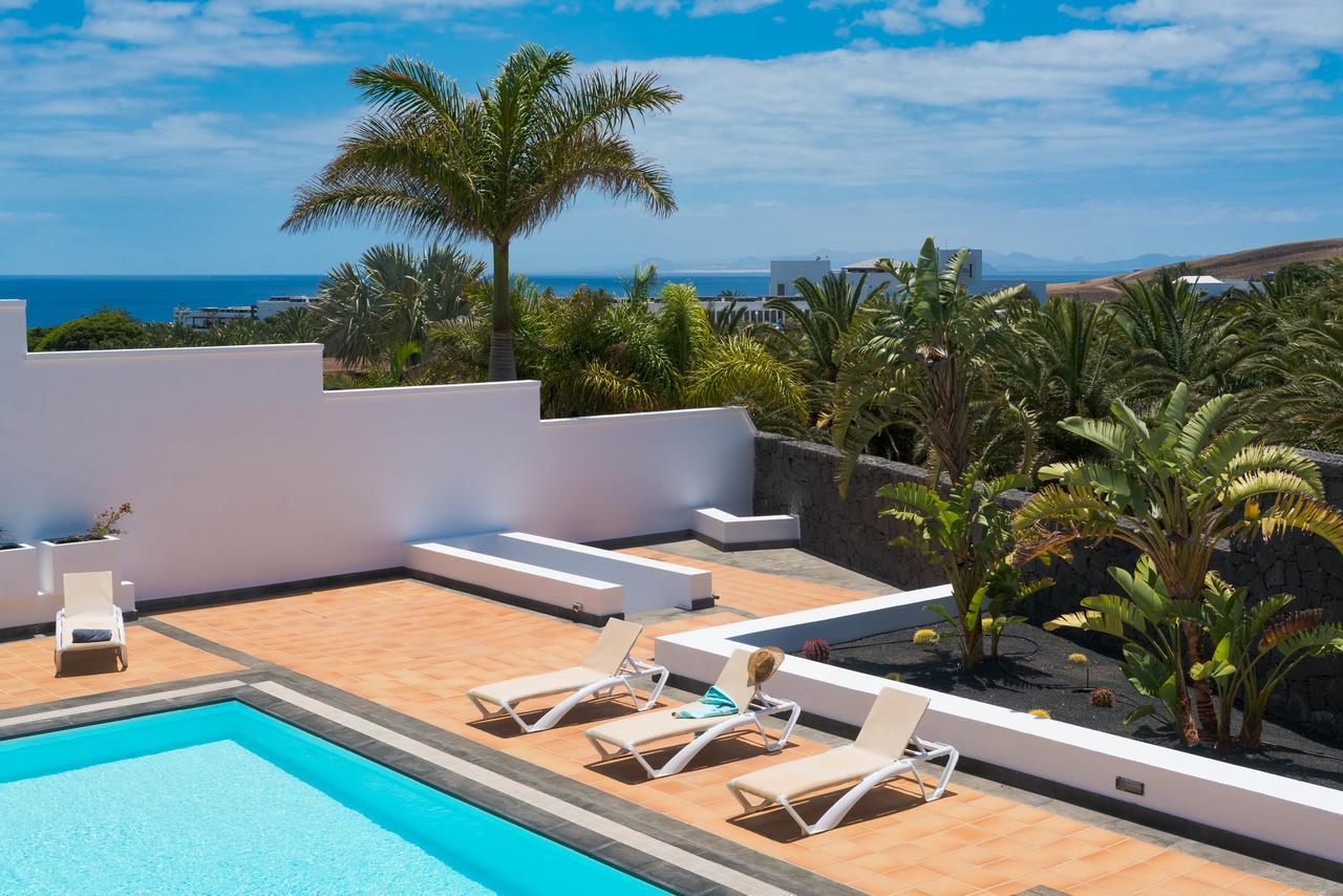 Villa Dedalos - A Luxury Large Villa With A Heated Pool In Puerto Calero Exterior photo