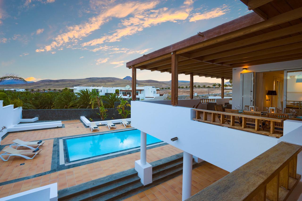 Villa Dedalos - A Luxury Large Villa With A Heated Pool In Puerto Calero Exterior photo