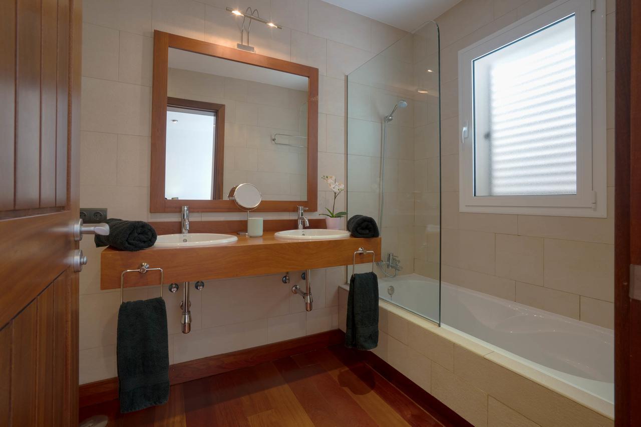 Villa Dedalos - A Luxury Large Villa With A Heated Pool In Puerto Calero Exterior photo