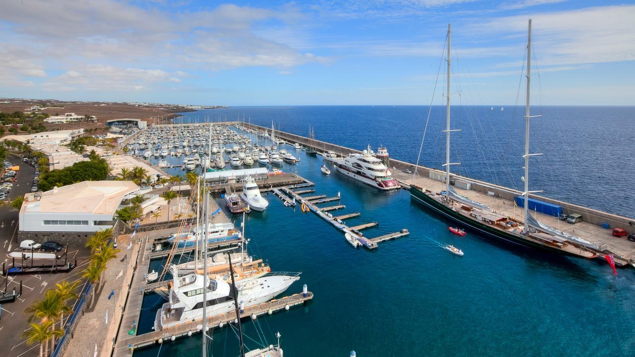Villa Dedalos - A Luxury Large Villa With A Heated Pool In Puerto Calero Exterior photo